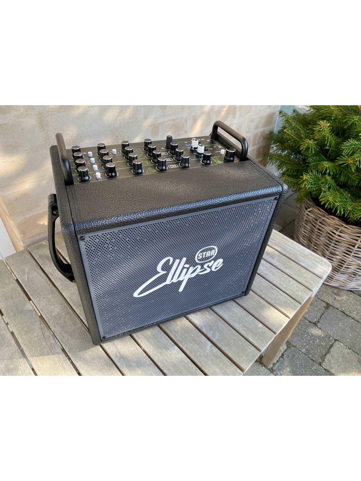 Acemic Ellipse Q2 - batteriebetriebener Instrumentenverstärker - 240W