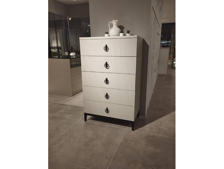 JVmoebel Hochkommode Elegante Kommode aus hochwertigem Material für stilvollen Stauraum (1 St., Kommode), Made in Europa