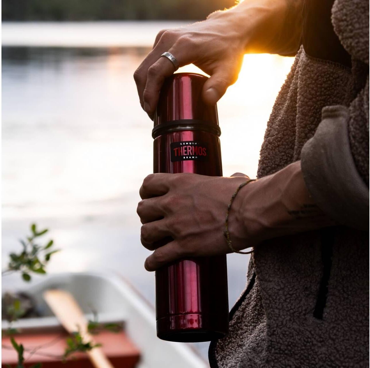 Thermoflasche THERMOS "Light & Compact", rot (cranberry), Trinkflaschen, 750ml, Edelstahl, Thermoflasche, aus bruchfestem Edelstahl, H:29,5cm cranberry 750ml