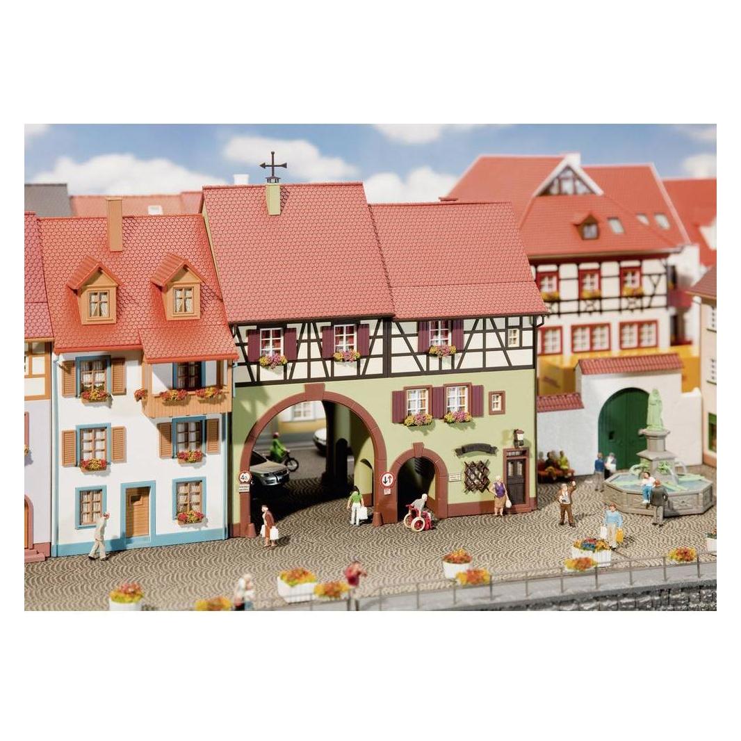 Faller 130499 H0 Stadthaus mit Tor (130499)