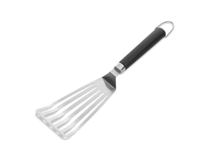 Weber Flexibler Grillplattenwender (41cm), aus Edelstahl, geschlitztes Designm, abgeschrägte Kanten, Rutschfester Komfortgriff, spülmaschinenfest - Silber (6780)