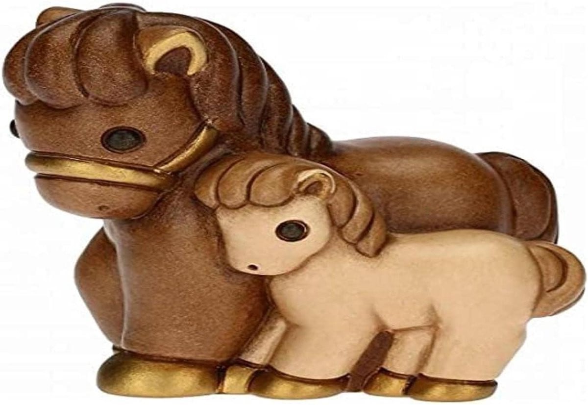 Handbeschilderd keramiek beeldje van een paard met veulen voor decoratie