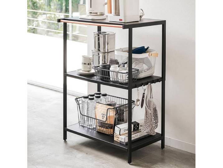 Yamazaki Küchenregal Tower Regal Küche Standregal mit 3 Ebenen Metall, platzsparend, schwarzes Metallregal, 5 Aufhängehaken, Handtuchstange