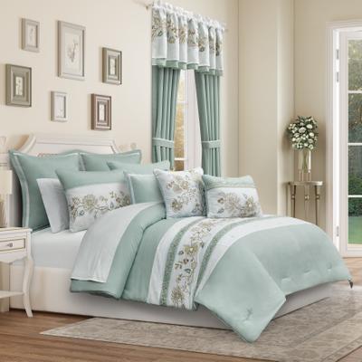 SPRING SOCIAL COMFORTER SET by Royal Court in Spa (Size KING)
