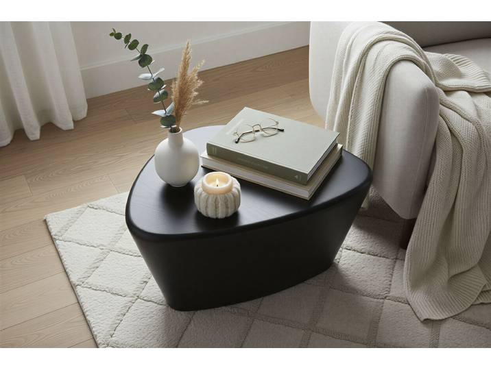 Beistelltisch SIT Tel Aviv aus Mango massiv mit dreieckiger Tischplatte , schwarz, B:70cm H:36cm T:53cm, Mango massiv, Tische, Beistelltisch, Geometrisches Design mit dreieckiger Massivholz-Tischplatte
