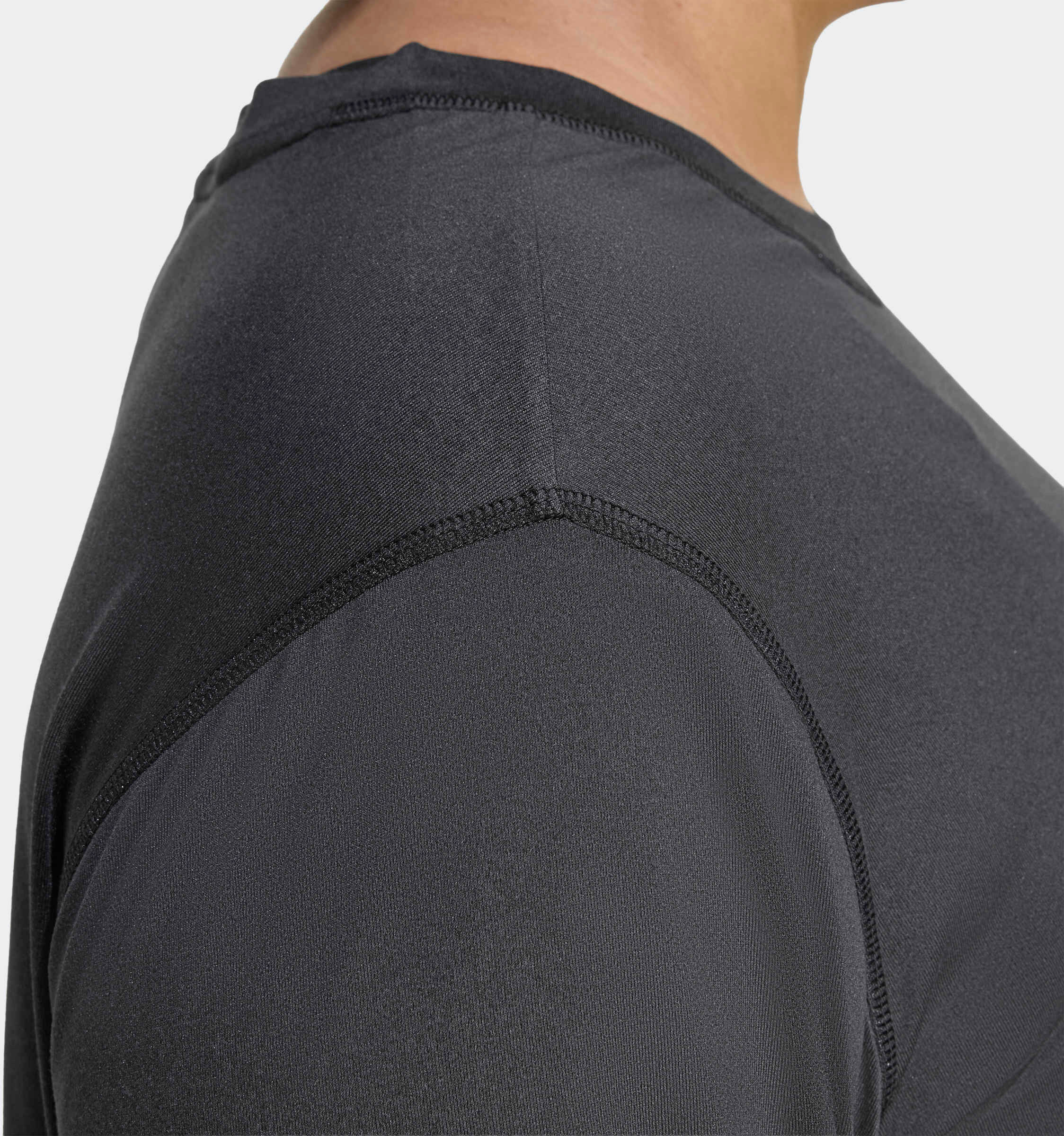 T-Shirt ADIDAS PERFORMANCE "WORKOUT ESSENTIALS MINIMALISTISCHES MIT RUNDHALSAUSSCHNITT", Damen, Gr. 3X, grau (schwarz), Obermaterial: 93% Polyester, 7% Elasthan, Rundhals, Shirts T-Shirt schwarz 3X