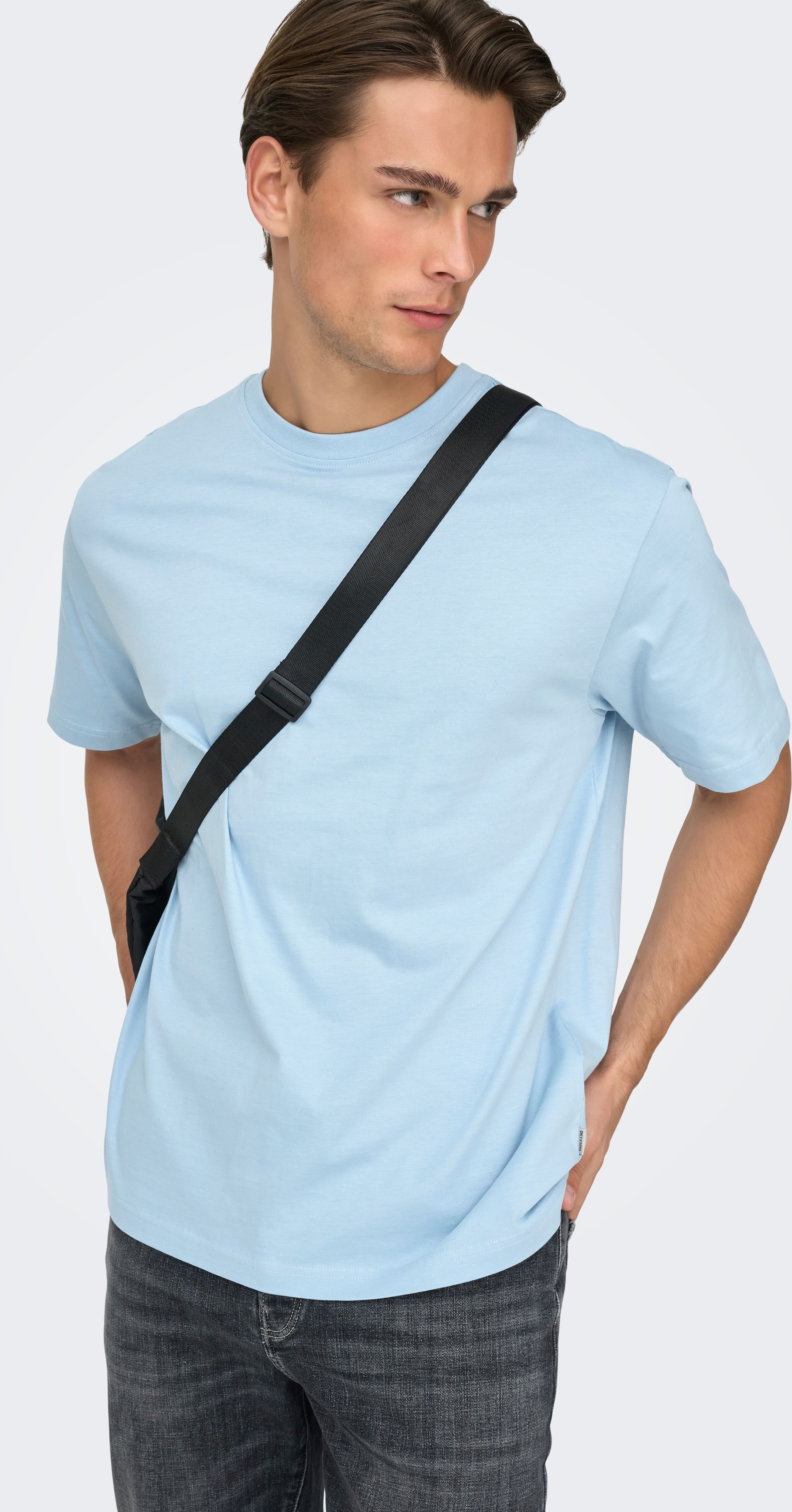 Rundhalsshirt ONLY & SONS "ONSFRED RLX SS TEE", Herren, Gr. M, cerulean, Single Jersey, Obermaterial: 100% Baumwolle, unifarben, relaxed fit normal, Rundhals, Shirts Rundhalsshirt, Baumwolle, relaxed fit cerulean M