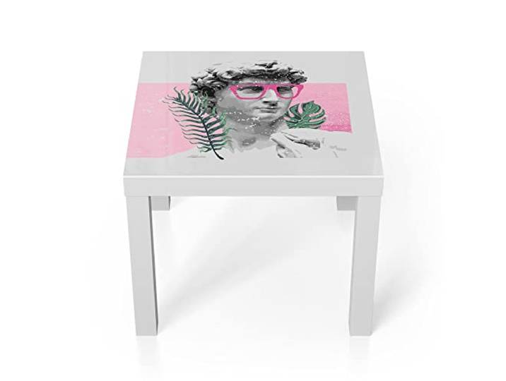DEQORI Glastisch weiß klein 55x55 cm Motiv Hippe Jünglingsskulptur ausgefallener Beistelltisch aus Glas Hochglanz Couchtisch fürs Wohnzimmer moderner Couch Tisch mit Design