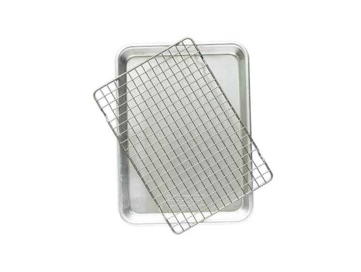 Nordic Ware Naturals® Feuille de quart avec grille antiadhésive Passe au four