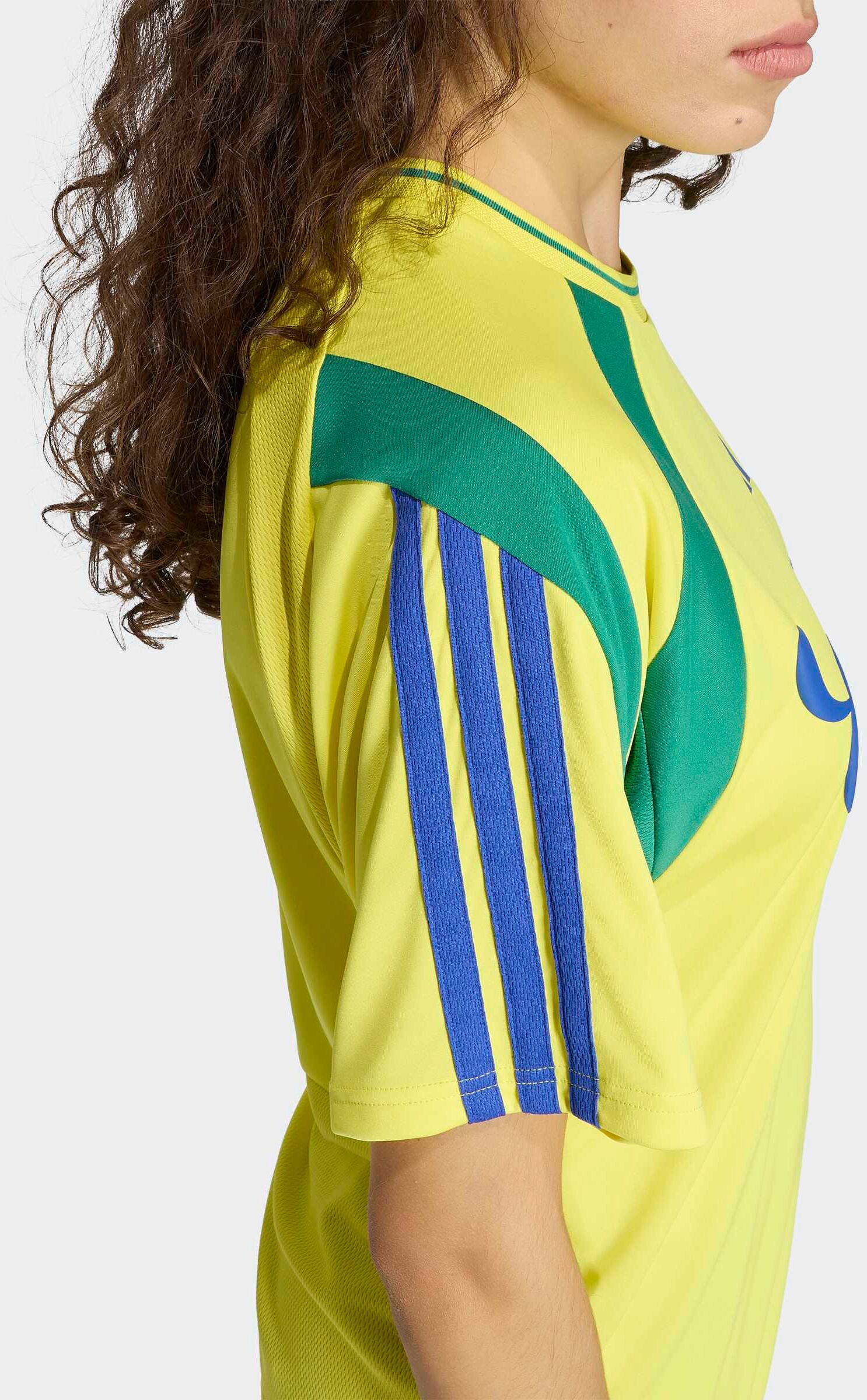 T-Shirt ADIDAS SPORTSWEAR "HOUSE OF TIRO TRIKOT", Damen, Gr. XS, gelb (bright gelb, bold grün, bold blau), Obermaterial: 100% Polyester, Rundhals, Shirts T-Shirt bright gelb, bold grün, bold blau XS