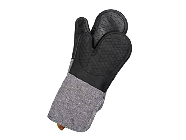 WENKO Topfhandschuhe Ada, 2er Set Grillhandschuhe mit Handflächen aus Silikon, zuverlässiger Schutz durch extra Langen Schaft, leichte Reinigung, 18 x 38