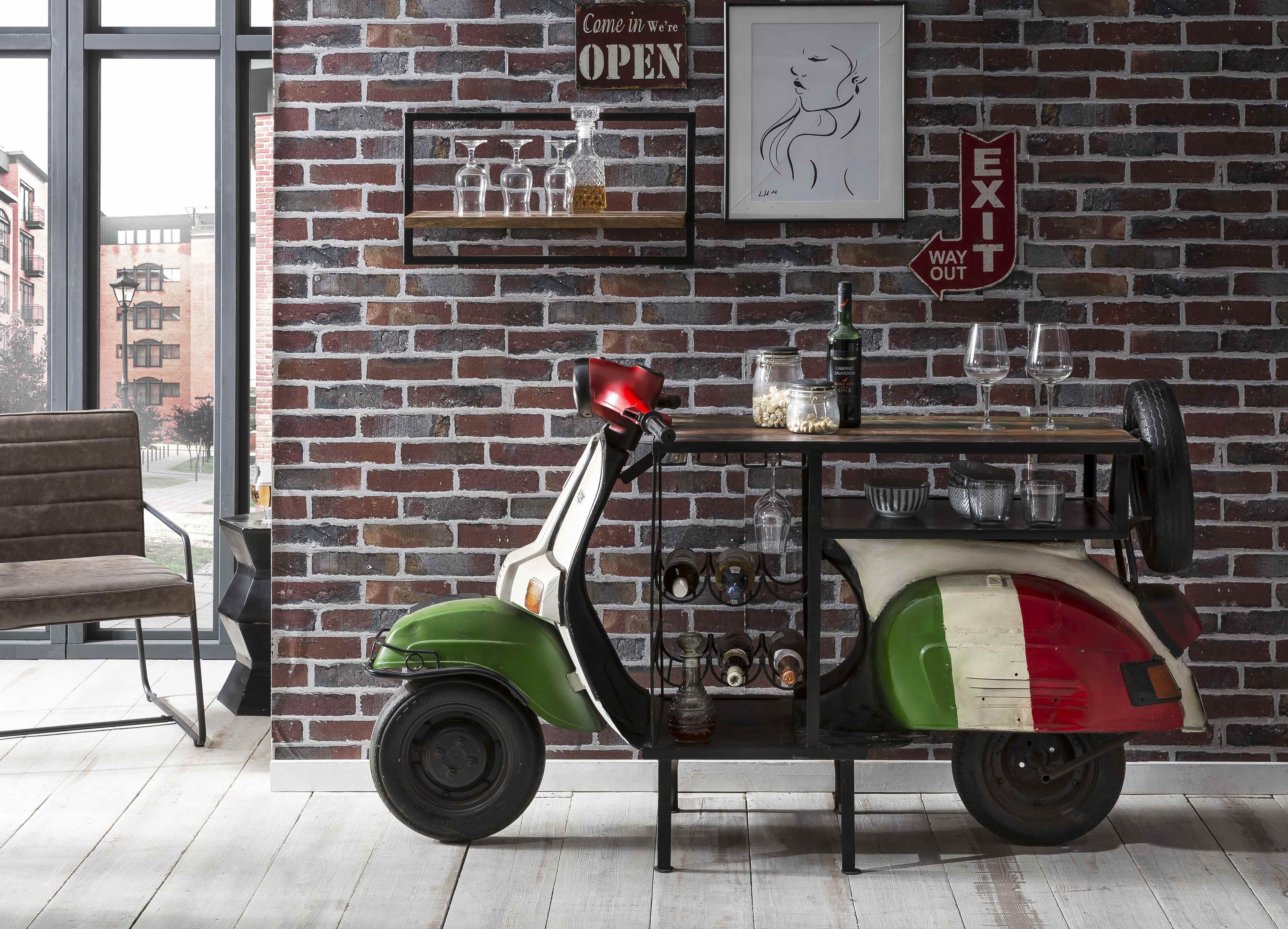 Bartisch SIT "Varazze Italien aus recyceltem Roller mit Flaschenablage", weiss (mit italienischer flagge, bunt), B:170cm H:105cm T:66cm, Tische, Bartisch, Original Rollerfront mit Halter für 6 Flaschen und Gläser mit italienischer flagge, bunt B/H/T: 170c