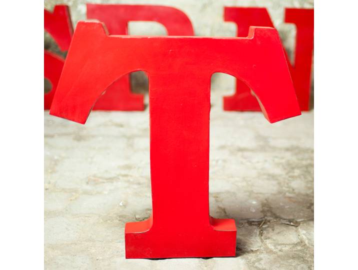 Lettre décorative vintage d'enseigne T