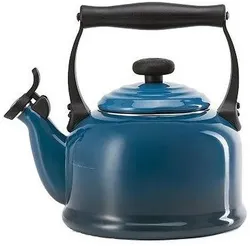 Le Creuset Wasserkessel Tradition 2.1 Liter, Wasserkocher, Blau
