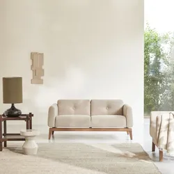 2-Sitzer-Sofa mit massivem Eichenholzgestell und ecrufarbenem Stoffbezug