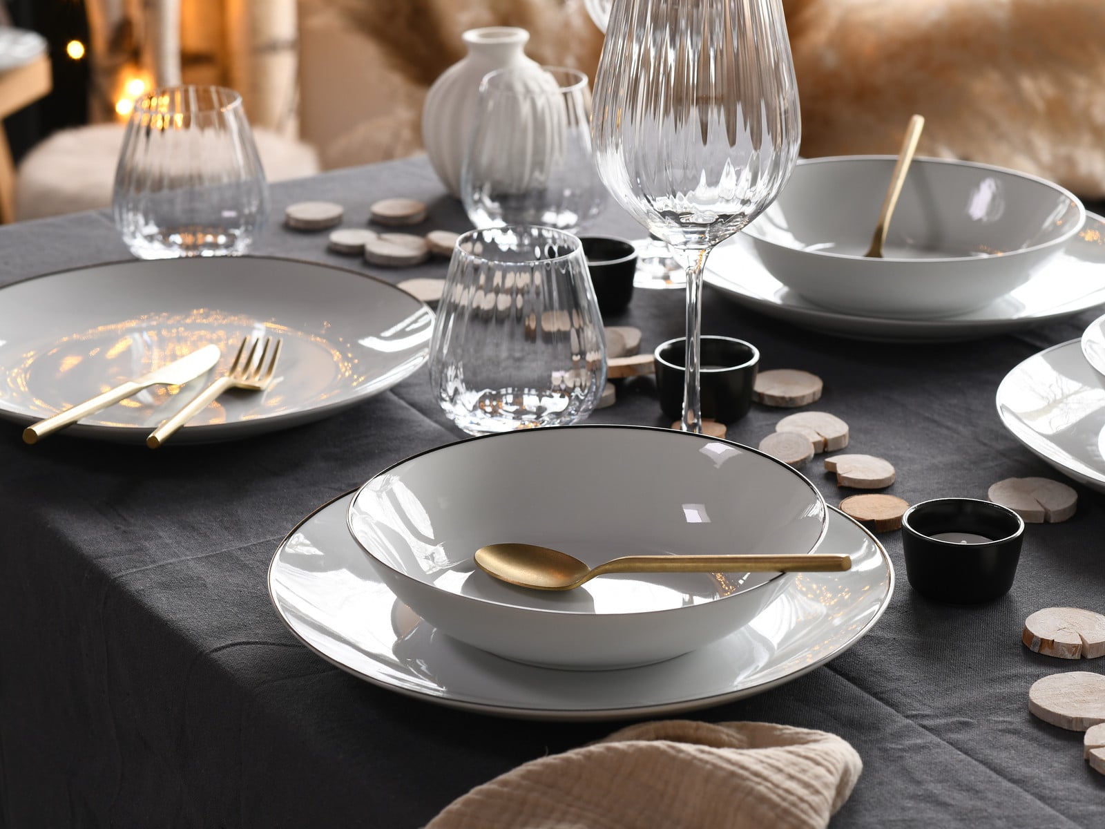 CreaTable Luna Black Line 18-delige porseleinen serviesset voor 6 personen, wit/zwart
