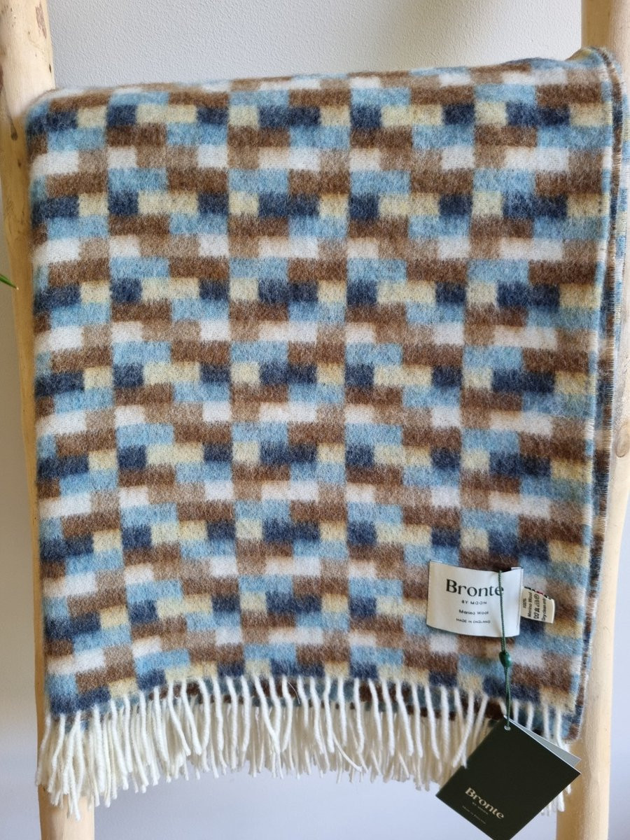 Bronte by Moon Wollen Plaid Blue Camel Merino 140 x 185 cm