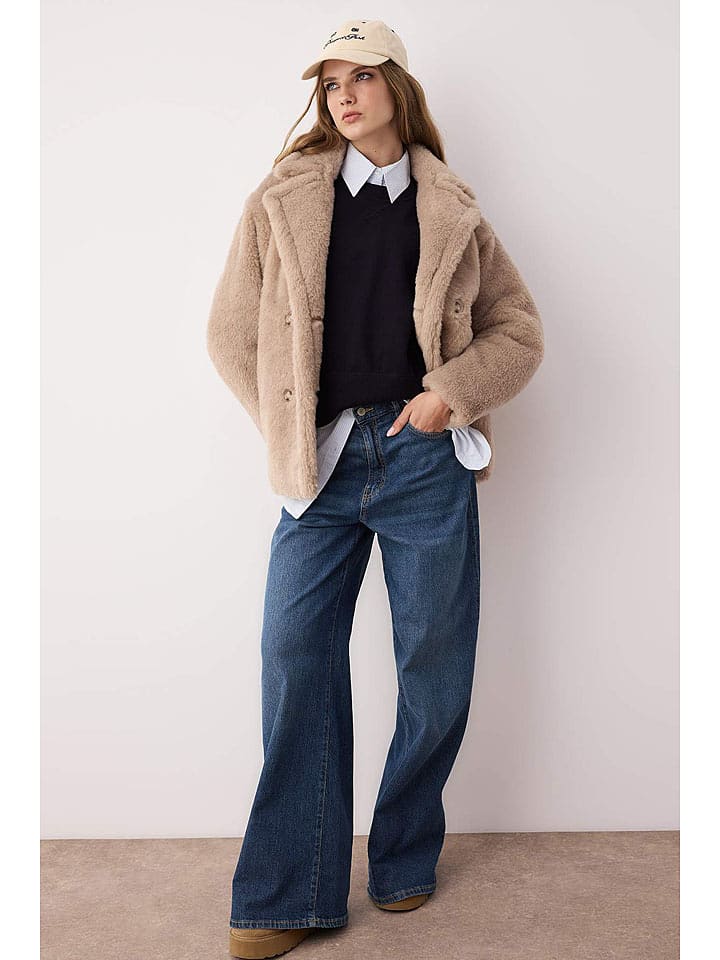 trendyol Kunstfelljacke in Beige - 40