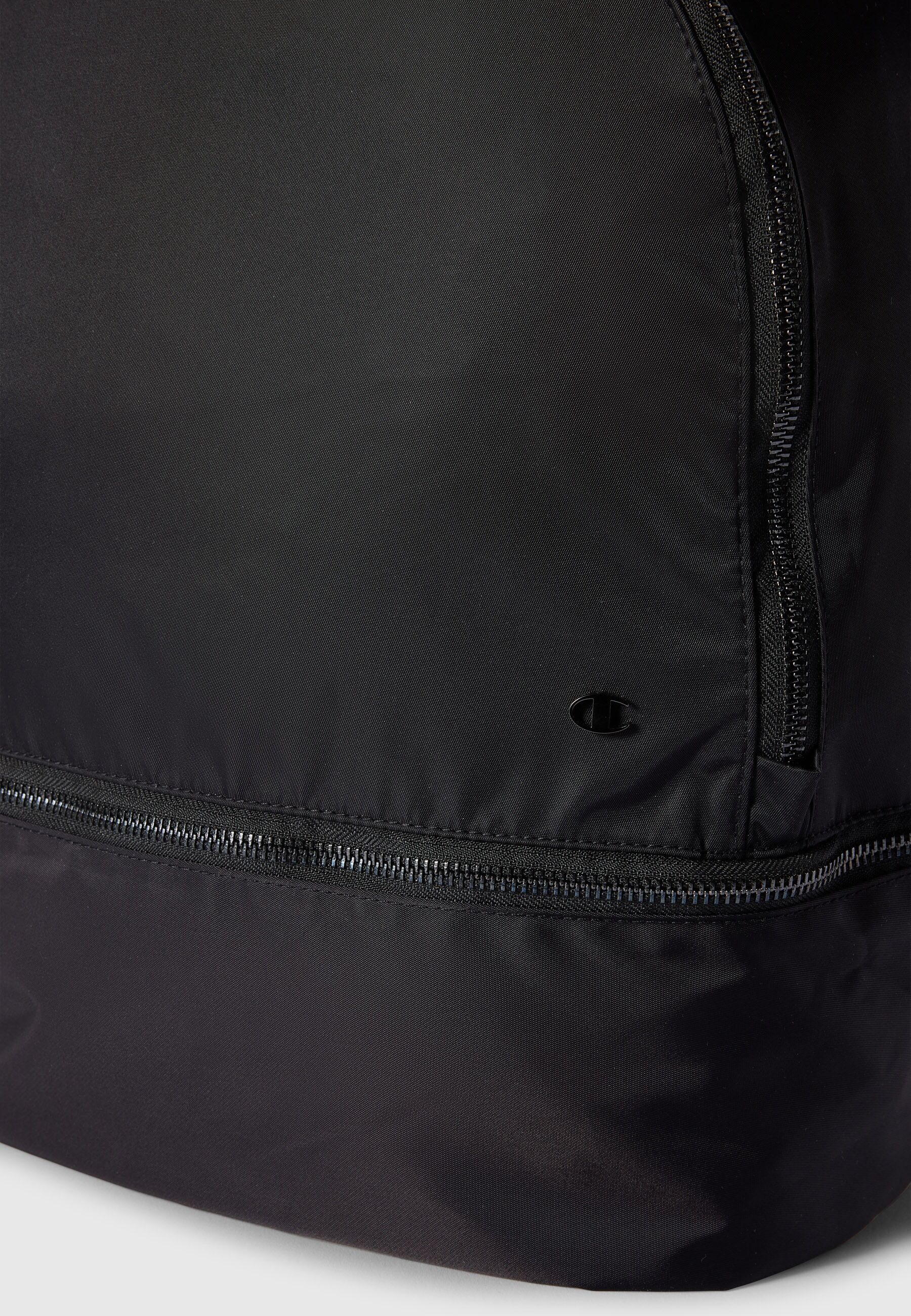 Sportrucksack CHAMPION "Lifestyle Backpack", schwarz (nbk), Rucksäcke, Obermaterial: 100% Polyamid, Sportrucksack, 19L Fassungsvermögen, mit geräumigem Hauptfach, aus satiniertem Nylon nbk Einheitsgröße