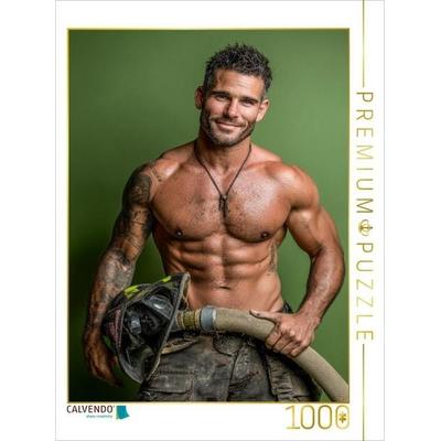 CALVENDO Puzzle Sexy Feuerwehrmann mit freiem Oberkörper und Feuerwehrschlauch | 1000 Teile Lege-Größe 64x48cm Foto-Puzzle für glückliche Stunden