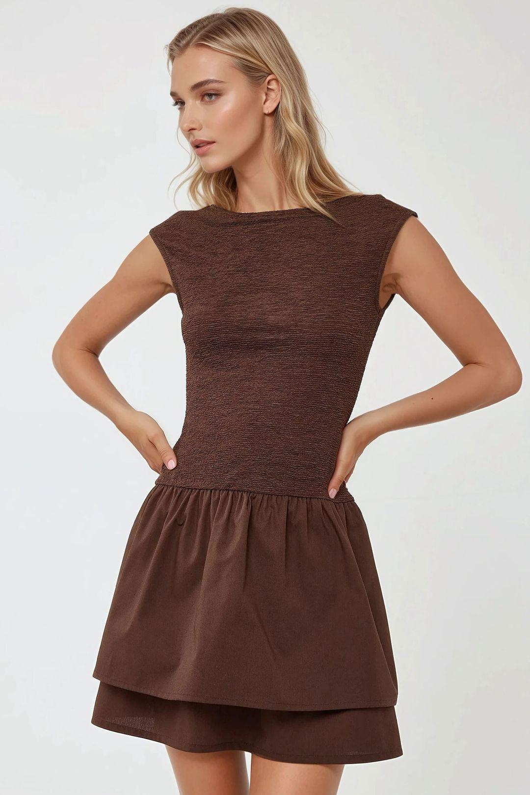 Texturiertes Minikleid mit Rundhalsausschnitt