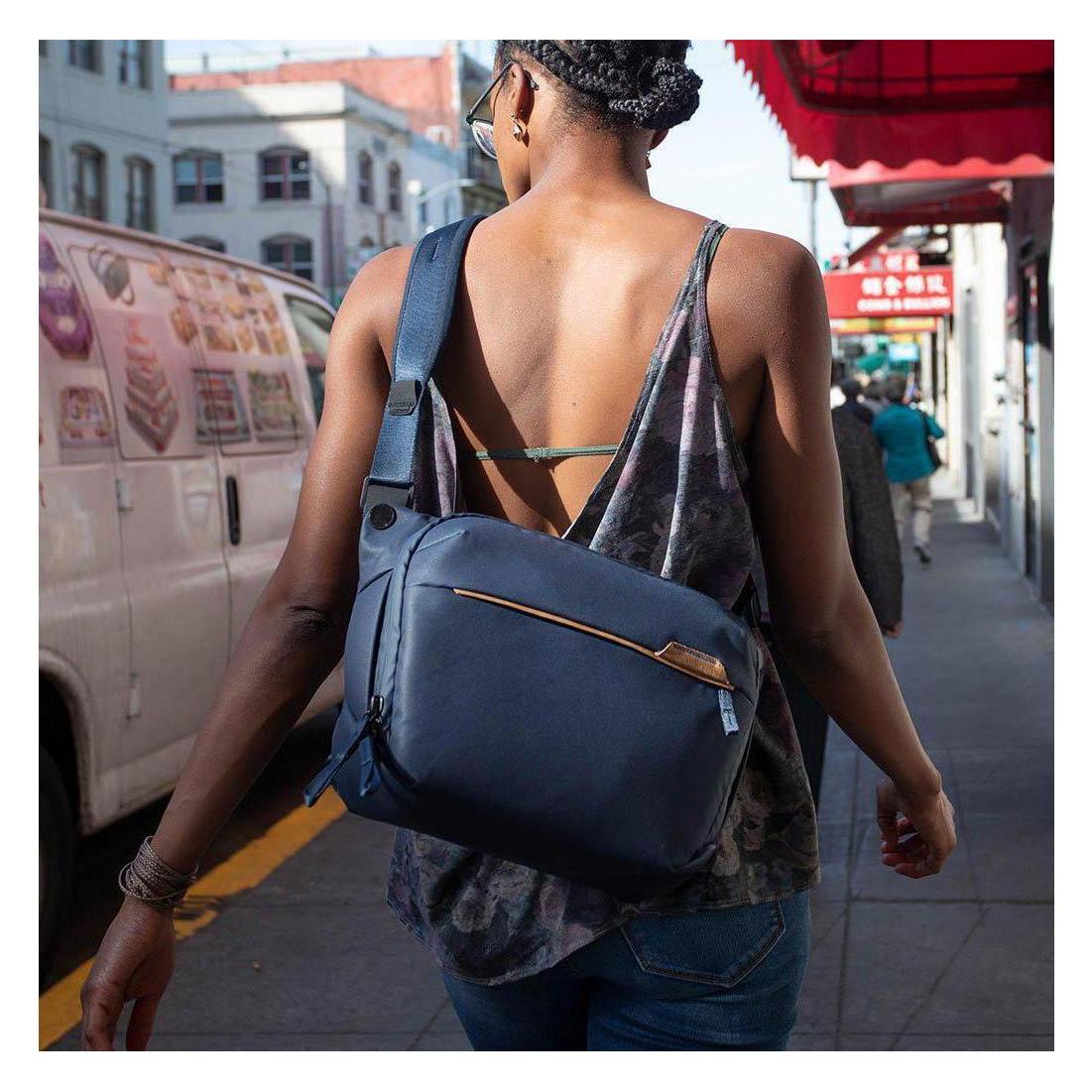 Peak Design Everyday Sling v2 (Kamera Schultertasche, 6 l) (BEDS-6-MN-2)