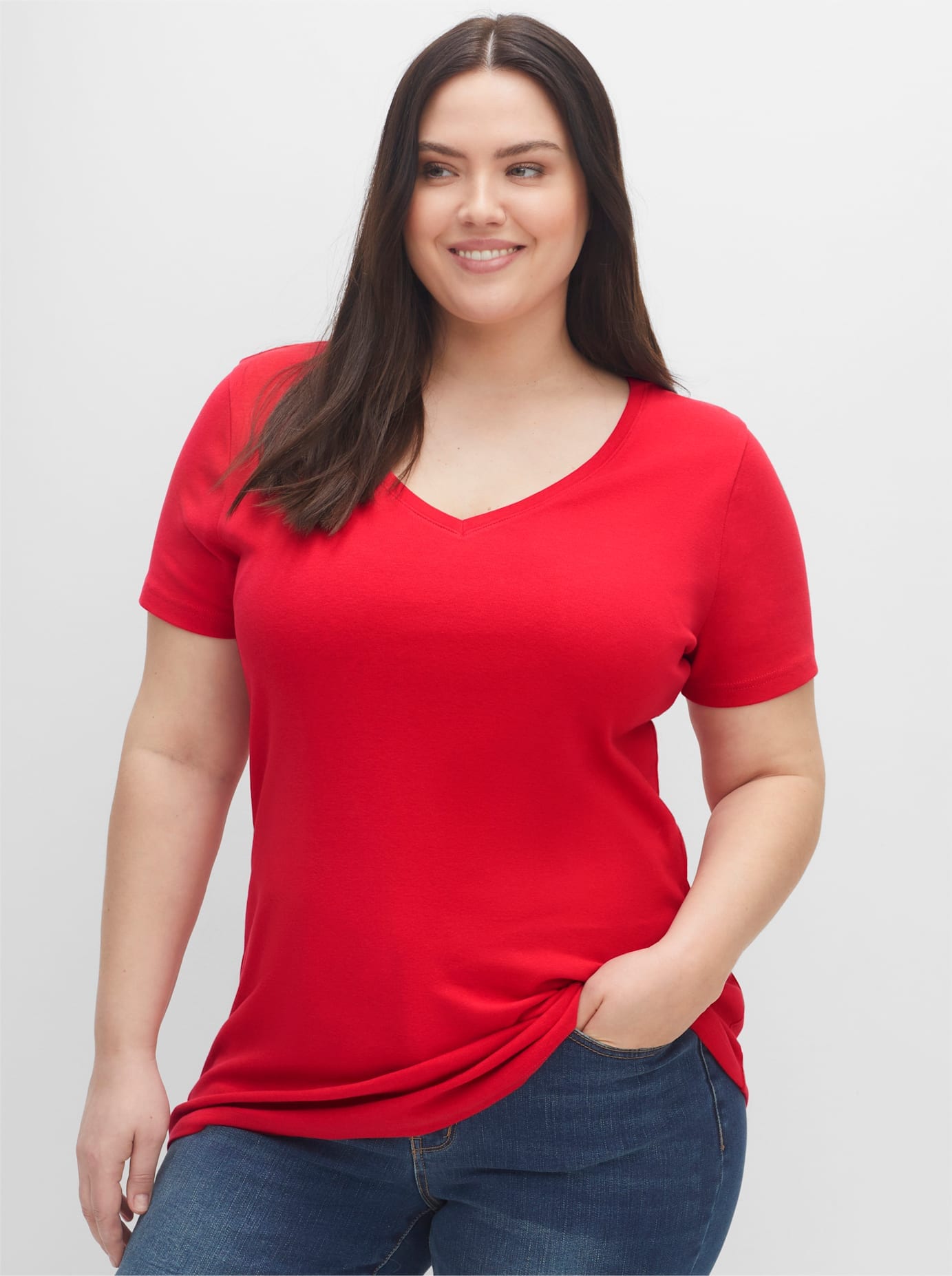 Kurzarmshirt SHEEGO "T-Shirt", Damen, Gr. 44, schwarz (schwarz, mohnrot), 100% Baumwolle, unifarben, V-Ausschnitt, Shirts Kurzarmshirt