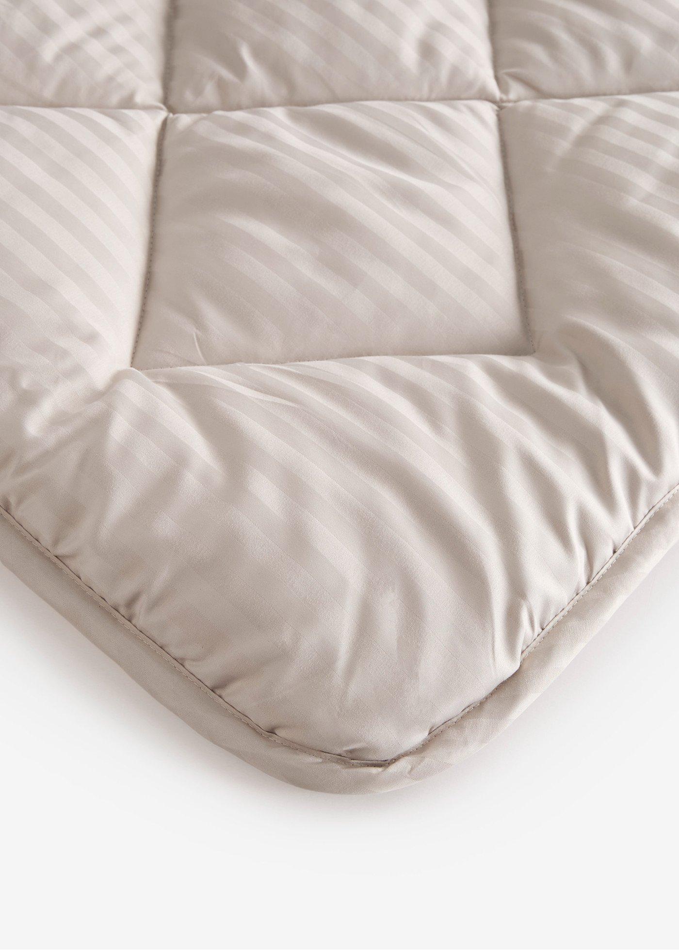 bonprix Bettdecke mit Glanzstreifen mittel, grau, Gr.155x220 cm, Bettdecke mit edlem Glanzeffekt