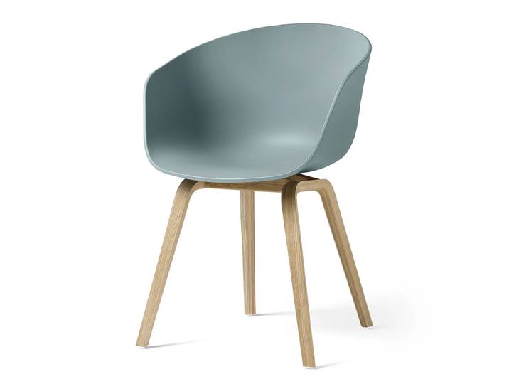 HAY - About A Chair AAC 22, Eiche lackiert / dusty blue 2.0 (Kunststoffgleiter)