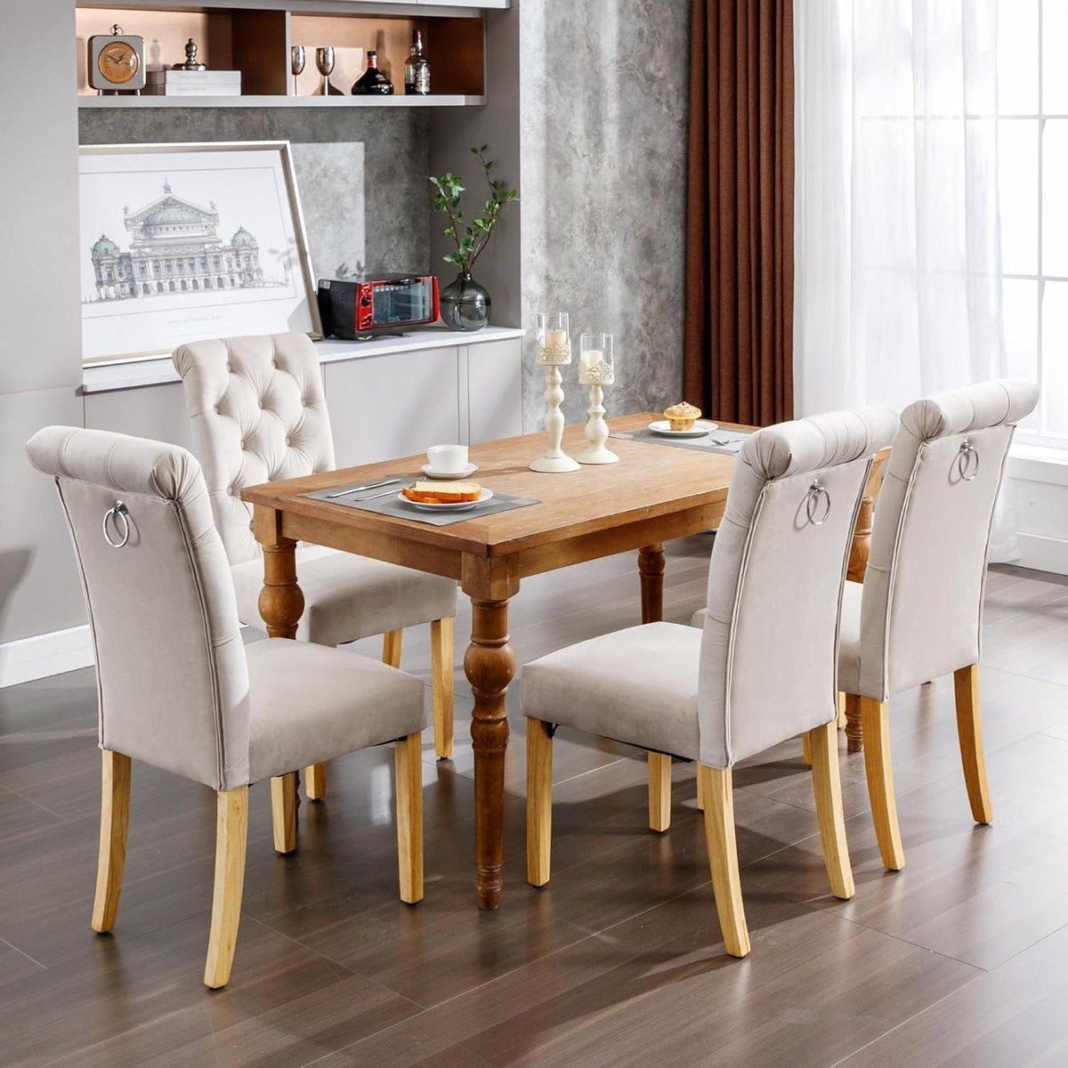 Set van 4 comfortabele eetkamerstoelen met beige fluwelen bekleding