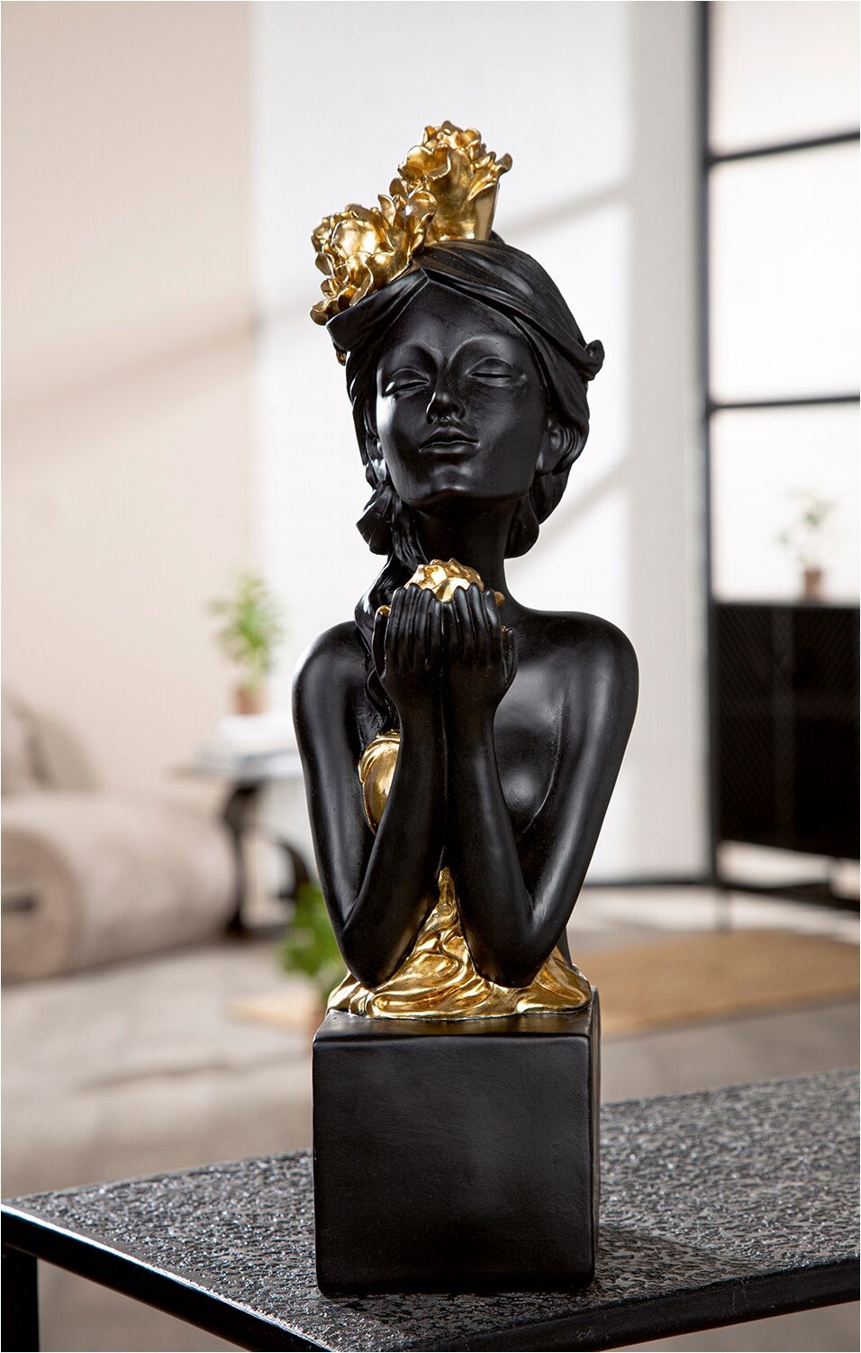Skulptur GILDE "Skulptur Frau Rosenliebe schwarz", schwarz, B:14cm H:42cm T:16cm, Kunstharz, Dekofiguren, Skulptur, Frauenfigur Rosenmotiv romantische Skulptur edle Dekoration schwarz B/H/T: 14cm x 42cm x 16cm, Frau