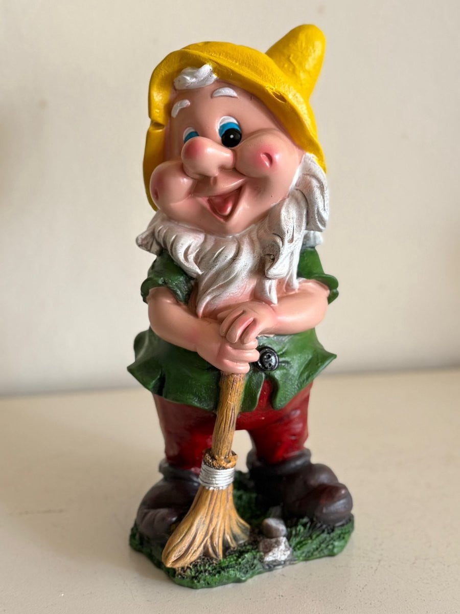 Goodyz Funserie Kabouter met bezem, 30 cm hoog