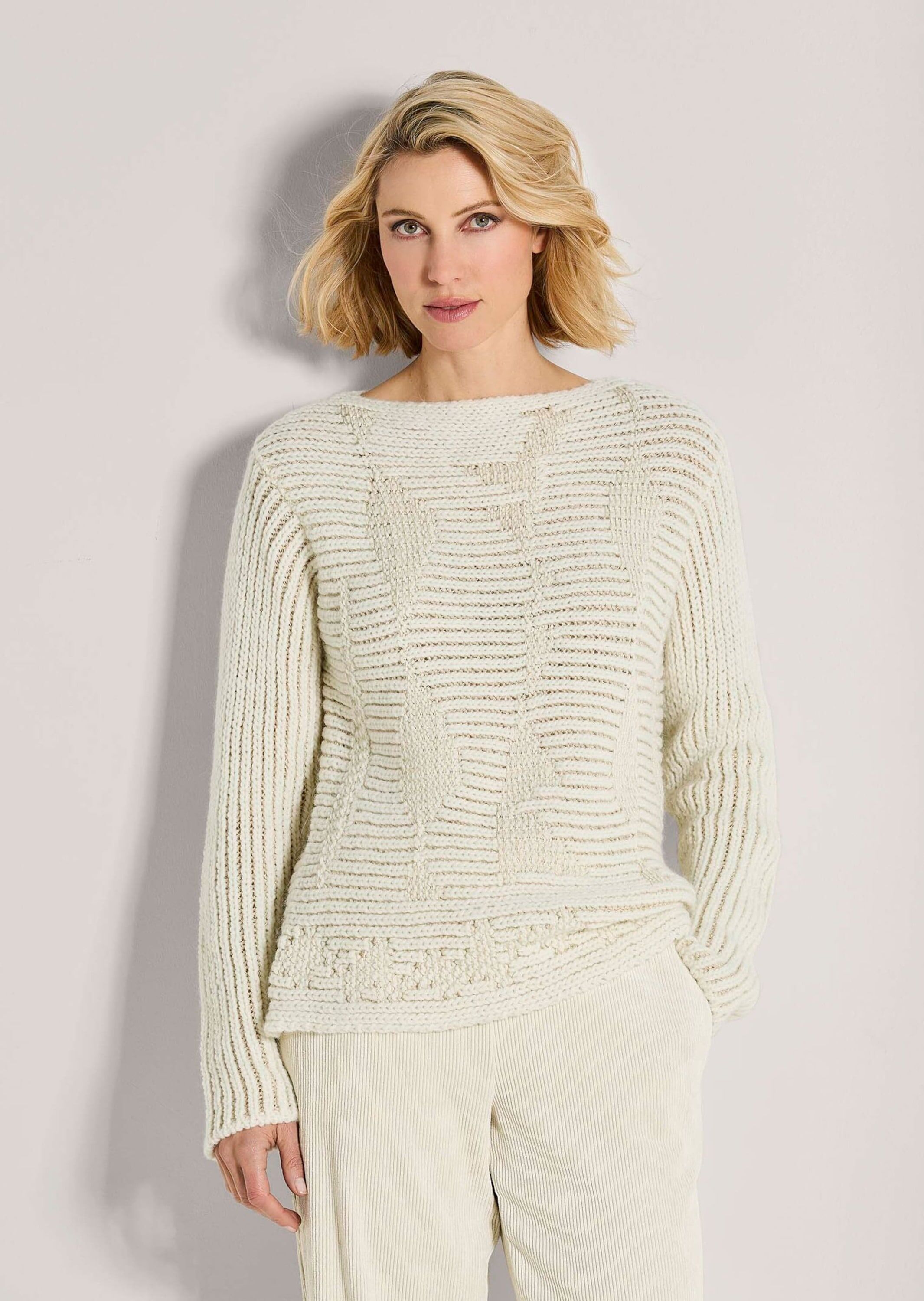 Longpullover MADELEINE "Strickpullover Eleganter Maschenpullover mit U-Boot-Ausschnitt", Damen, Gr. 48, weiß (perlweiß), Obermaterial: 43% Wolle mw. 35% Polyacryl PAN. 9% Alpaka WP. 6% Viskose CV. 5% Polyester PES., Modern, U-Boot-Ausschnitt, Pullover Lon