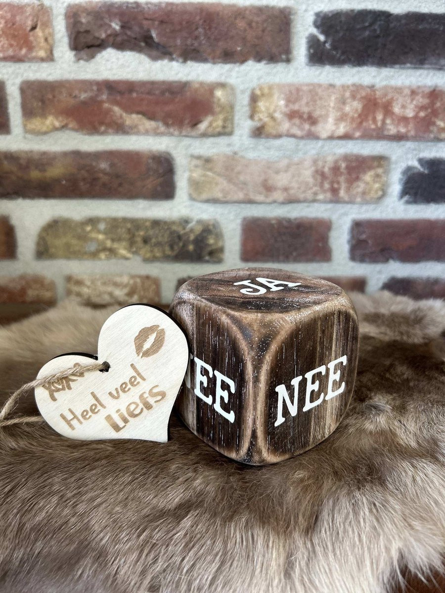 Creaties van hier Dobbelsteen Ja Nee Natural met houten hartje - 8 x 8 cm