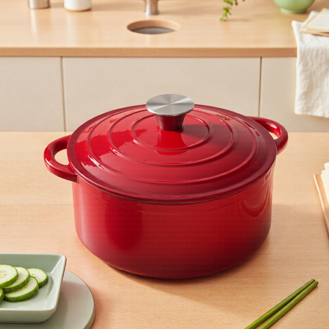 Living and Home Non-Stick Cast Iron Round Dutch Oven with Lid Red 6 litres