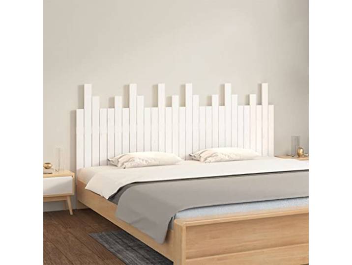 Weißes Kopfteil aus massivem Kiefernholz, 185x3x80 cm, mit Leisten in verschiedenen Längen, an der Wand montiert, bietet eine perfekte Rückenstütze beim Lesen.