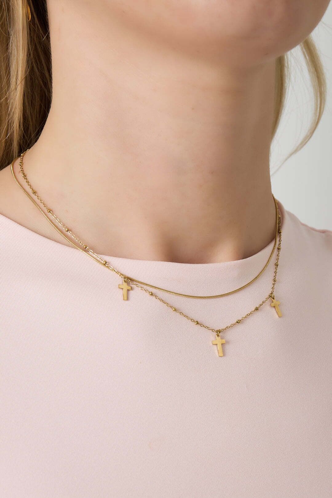 Kette mit Anhänger ADELIA´S "Zweireihige Halskette mit drei Kreuzanhängern aus 304S-Stahl 41 cm + 5 cm" Gr. 41, goldfarben, Halsketten, Damen, Edelstahl, Kette mit Anhänger, Die zweireihige Kette mit drei Kreuzanhängern verleiht diesem Modeschmuck eine st