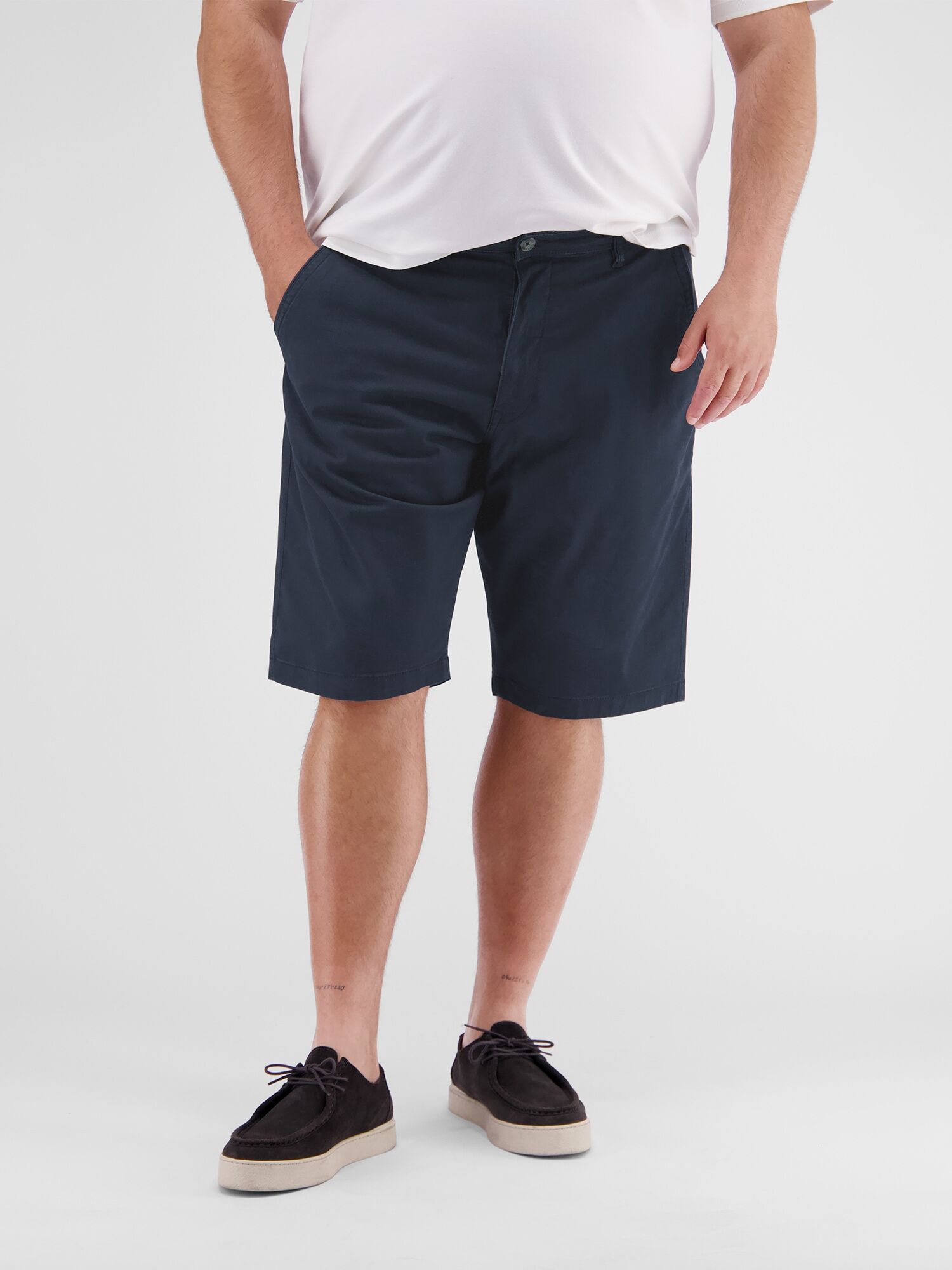 Bermudas LERROS "Herren Chino-Bermuda in Übergrössen", Herren, Gr. 44, blau (classic navy), 98% Baumwolle, 2% Elasthan, Hosen Bermudas classic navy 44