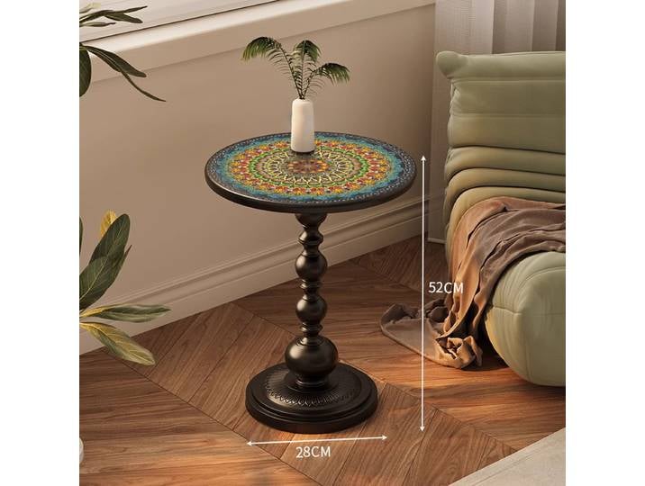Table d'appoint vintage française, table basse ronde rétro avec base sculptée, surface peinte lisse, design élégant et stable
