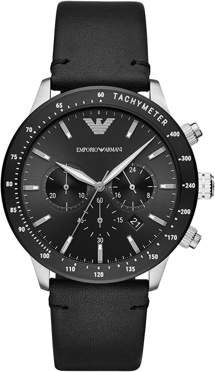 Diese Emporio Armani Mario Chronograph Uhr für Herren ist das perfekte Accessoire zum tragen oder verschenken. Ihr Silber 43 mm Rund Gehäuse kombiniert mit dem bequemen Schwarz Armband aus Leder garantiert, dass Sie diese atemberaubende Uhr kompromisslos genießen werden. Angetrieben von einem hochwertigen Quarz Uhrwerk und wasserdicht bis 3 bars, läuft Ihre Uhr stets weiter. Diese klassische uhr g