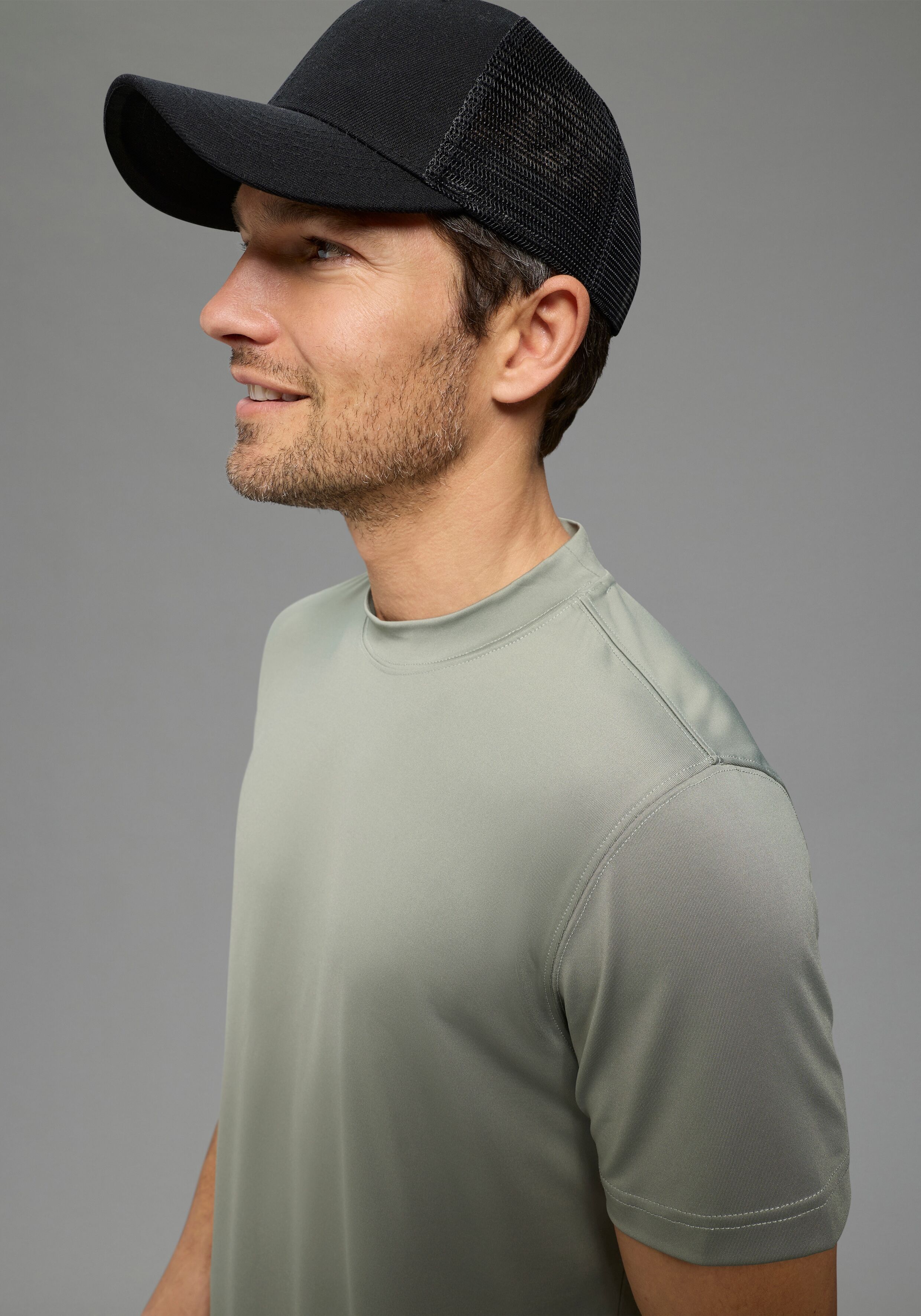 Funktionsshirt OCEAN SPORTSWEAR "atmungsaktiv, quick dry", Herren, Gr. XL (56/58), grün (khaki), Jersey, Obermaterial: 95% Polyester, 5% Elasthan, unifarben, schmal, hoch geschlossener Ausschnitt, Shirts Funktionsshirt, schmal geschnitten, Kurzarm, schnel