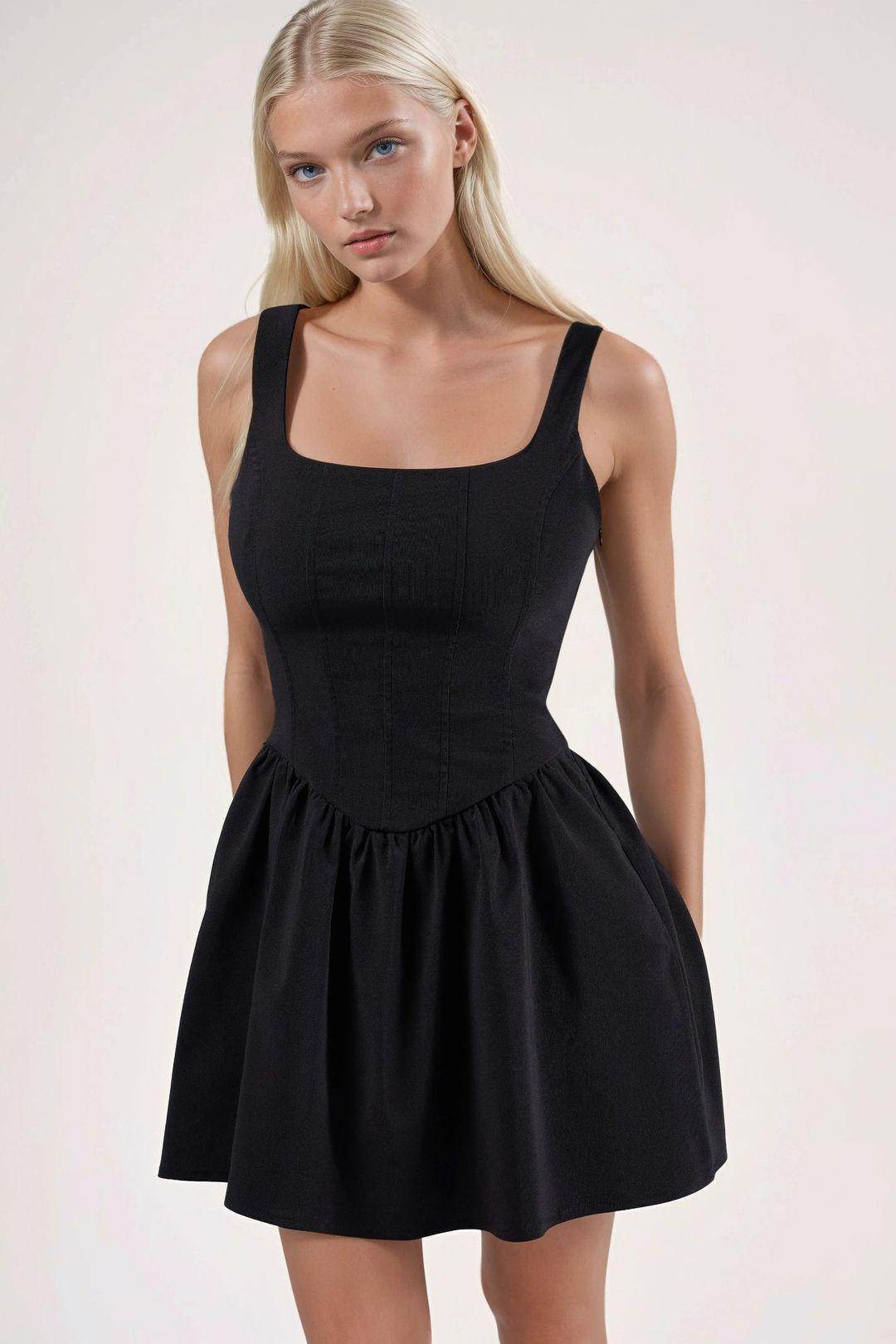 Mini-Kleid mit quadratischem Kragen in A-Form