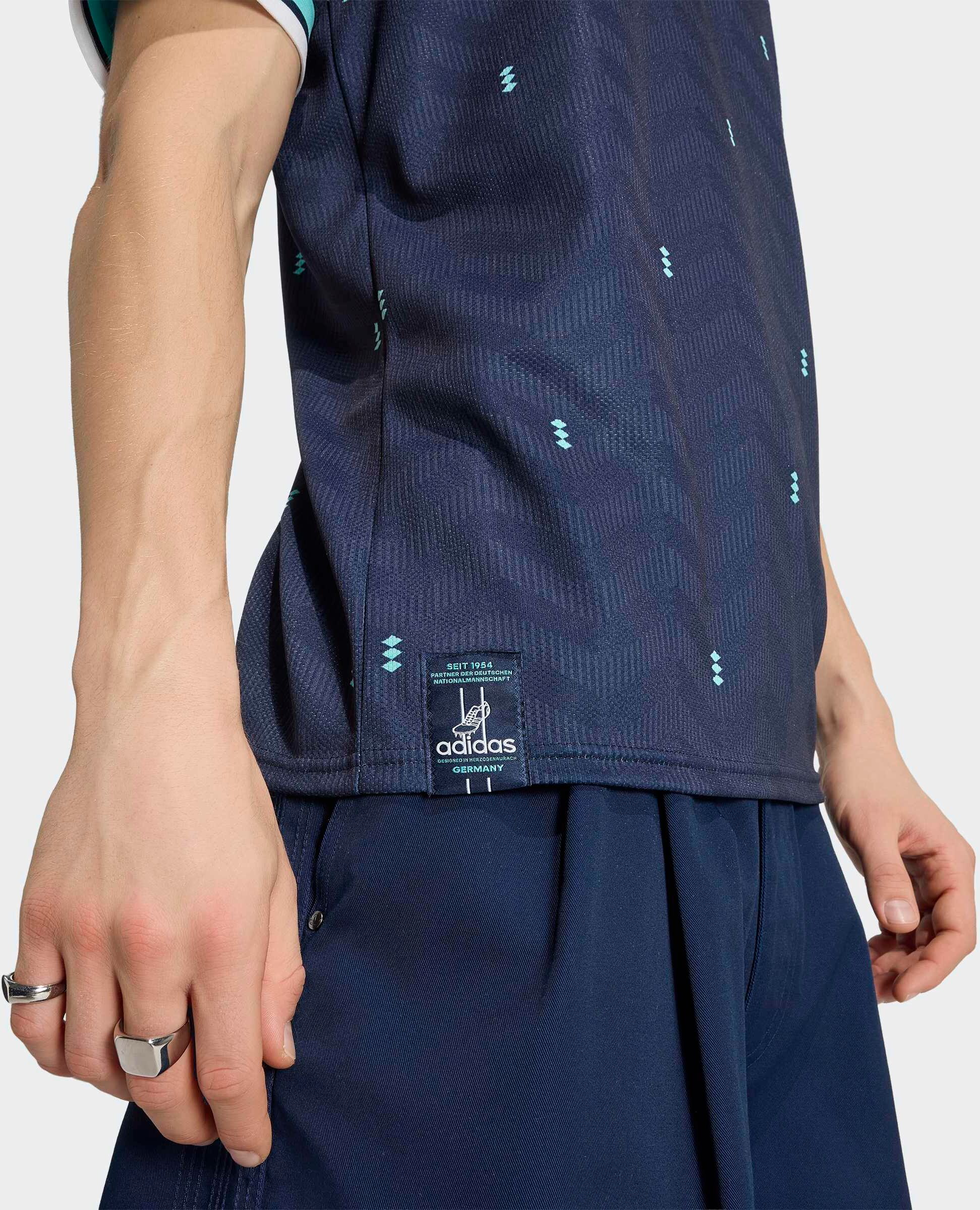 Fußballtrikot ADIDAS PERFORMANCE "DEUTSCHLAND 26 AUSWÄRTSTRIKOT", Herren, Gr. M, blau (collegiate navy), Obermaterial: 100% Polyester, V-Ausschnitt, Trikots Fußballtrikot, mit Climacool Technologie, mit V-Ausschnitt, mit geripptem Bund