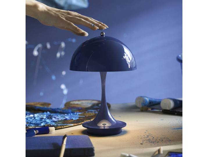 Louis Poulsen Panthella PORTABLE 160 V3, opaque indigoblau 160, dimmbar, blau, für Wohn- / Esszimmer, Kunststoff, Design