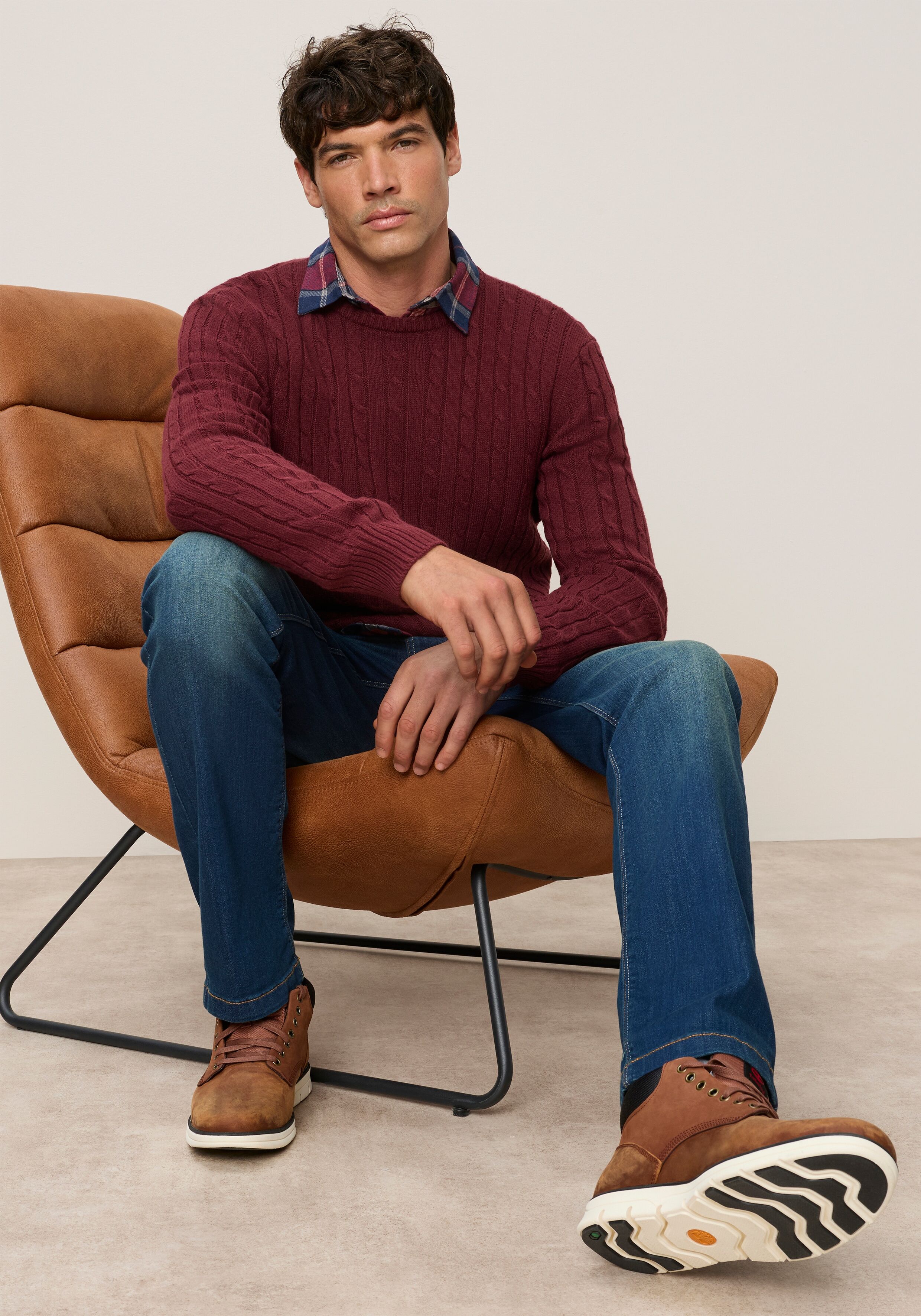 Rundhalspullover MAN'S WORLD "Highlight allover Zopfmuster", Herren, Gr. XL (56/58), rot (bordeaux), Strick, Obermaterial: 100% Polyacryl, Zopfmuster, regular fit, Rundhals, Rippbündchen, Pullover Rundhalspullover, weicher Griff, Perfekt für die kältere J