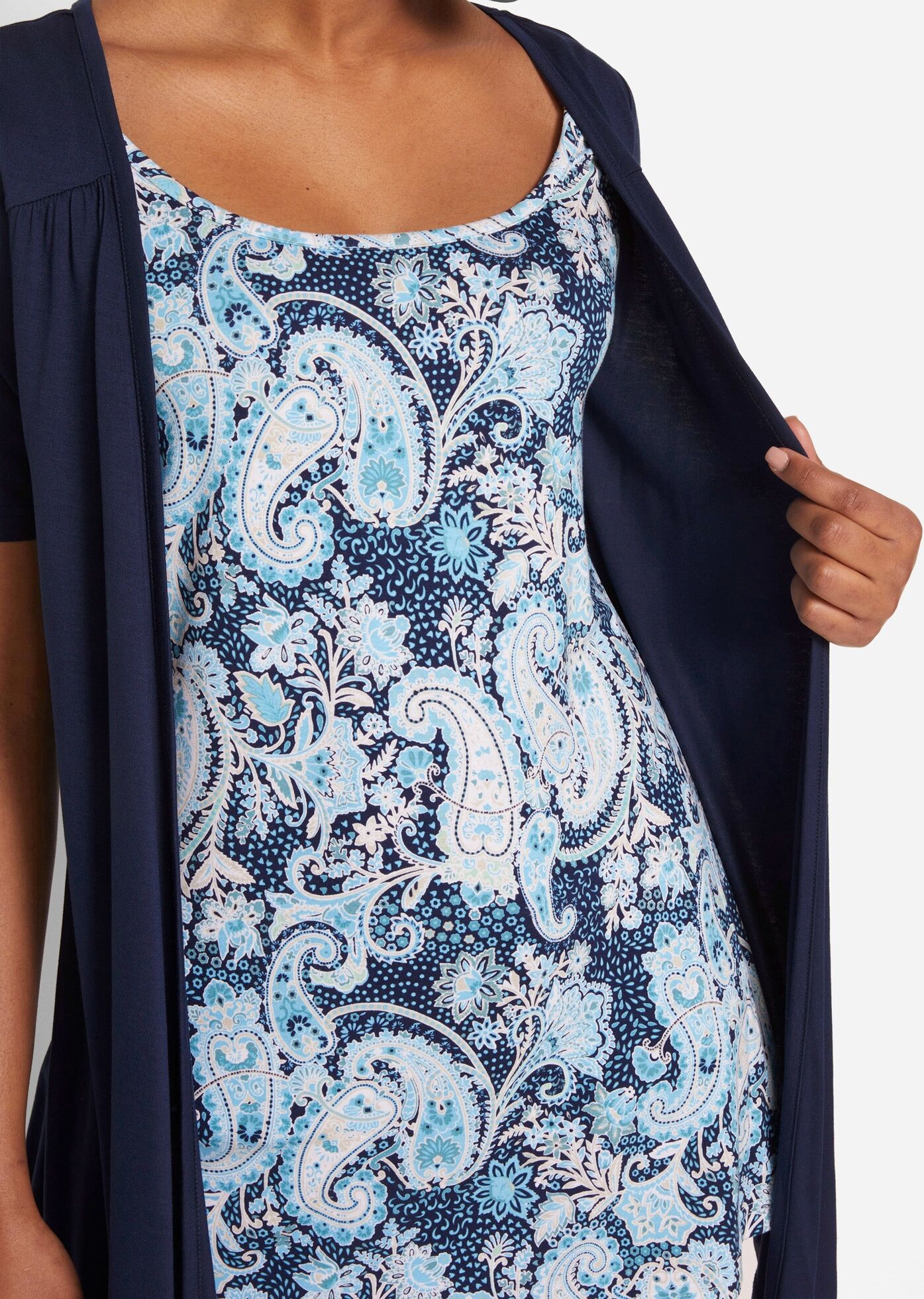 T-Shirt BONPRIX, Damen, Gr. 36/38 (S), blau (dunkelblau paisley), Obermaterial: 95% Viskose, 5% Elasthan, A-Linie, Shirts T-Shirt, A-Linie Passform, Halbarm-Design, mit Print, Rundhalsausschnitt dunkelblau paisley 36/38 (S)
