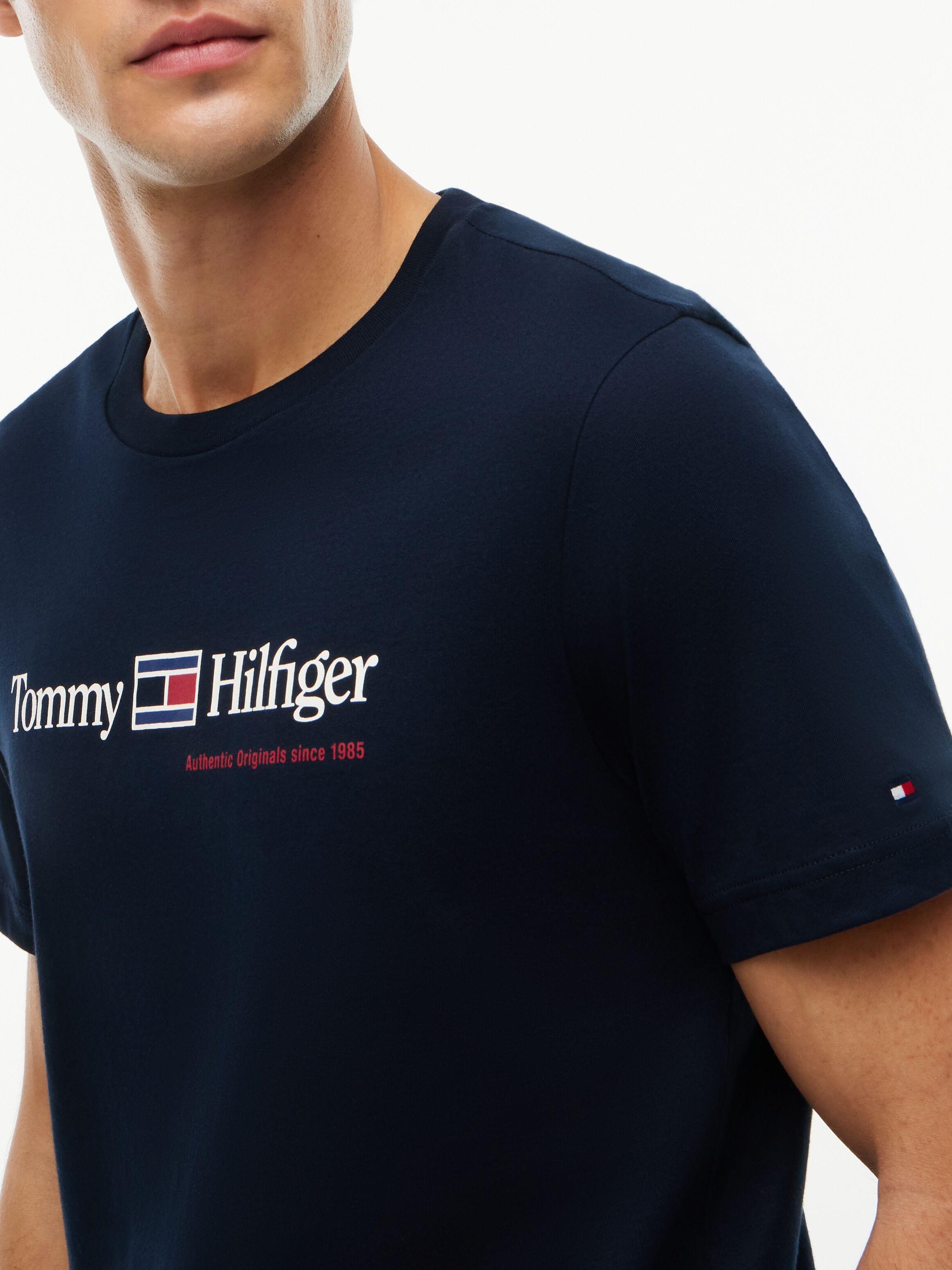 "BRAND LOVE RWB GRAPHIC" Auffälliger Frontprint mit Tommy Hilfiger Schriftzug, normale Passform navy blau S
