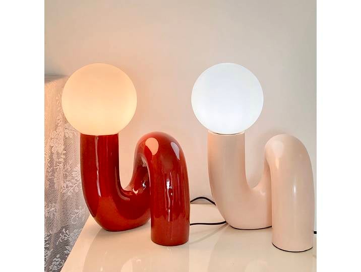 Lampe de bureau en résine postmoderne nordique rétro chambre et salon abat-jour en verre créatif abat-jour en verre lune lampe de bureau d'étude