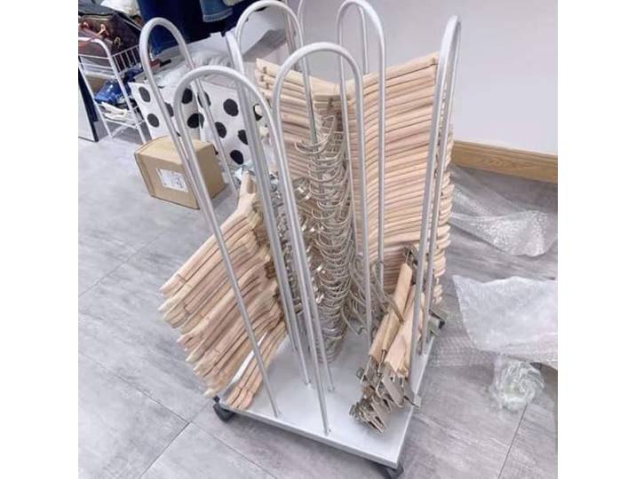 Suixtil Kleiderbügel-Aufbewahrungs-Organizer, Kleiderbügel-Stapler, Kleiderbügel-Hosen-Aufbewahrungs-Stapler for chemische Reinigungen, Kleiderbügel-Aufbewahrungsregal mit 4 Rollen