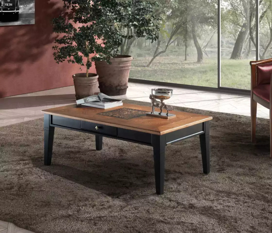 Klassieke houten design salontafel in Italiaanse stijl voor de woonkamer